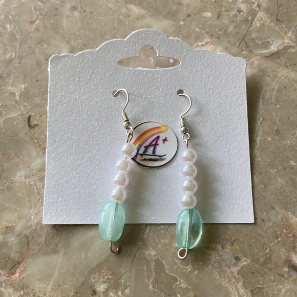 Delicate handmade earrings - Picture 2 of 2